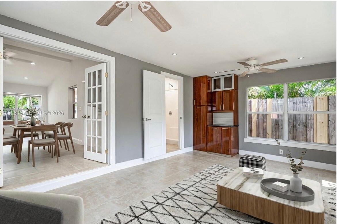 Building Photo - 1032 SW 22nd Ter