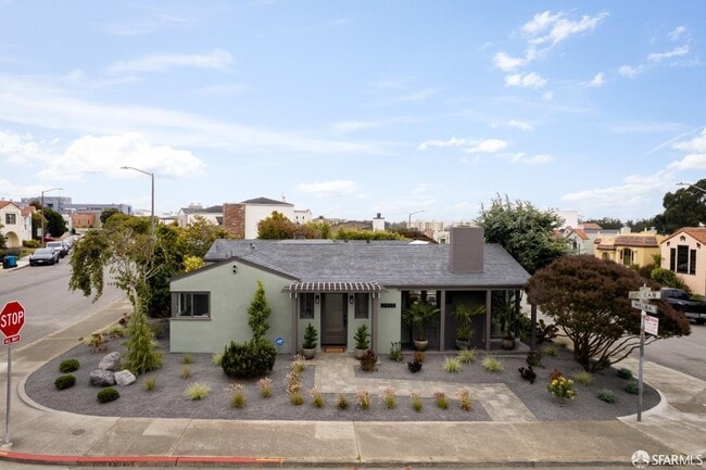 Building Photo - 2955 Ocean Ave