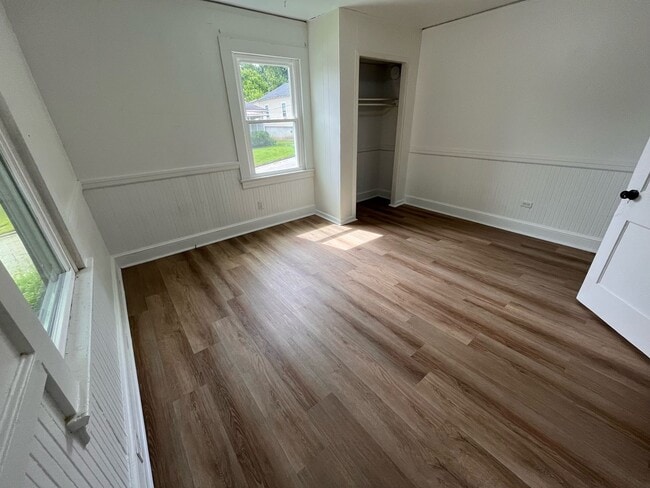 Building Photo - 2 Bedroom 1 Bath House Available to Rent f...
