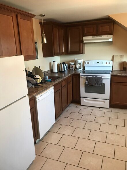 237 Valley #30 - 237 Valley St