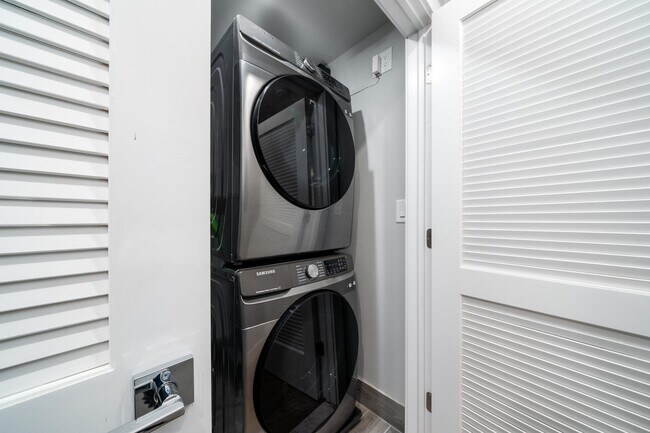 Building Photo - 195 Liberty Ave