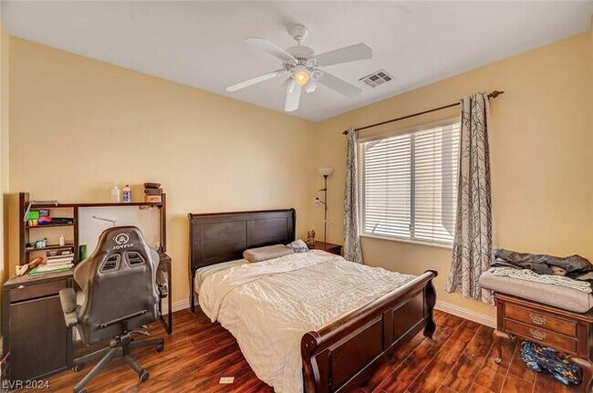 Building Photo - 2708 Langlade Ave