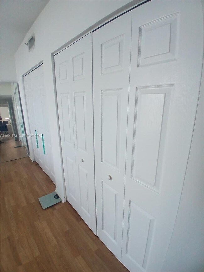 Building Photo - 275 NE 18th St