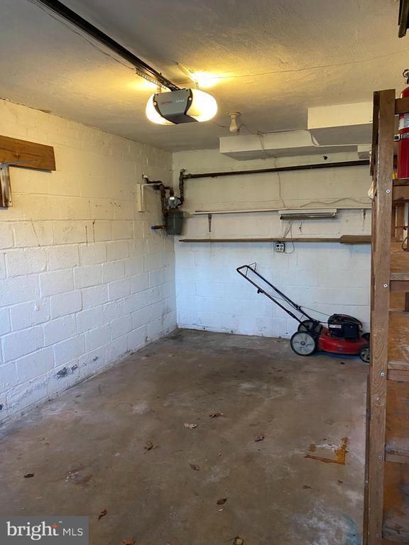 Building Photo - 716 N Overlook Dr