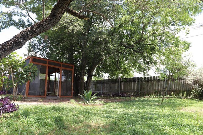 Building Photo - 7807 Bixler Dr