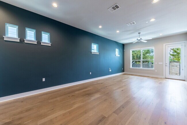 Building Photo - 3108 E 51st St