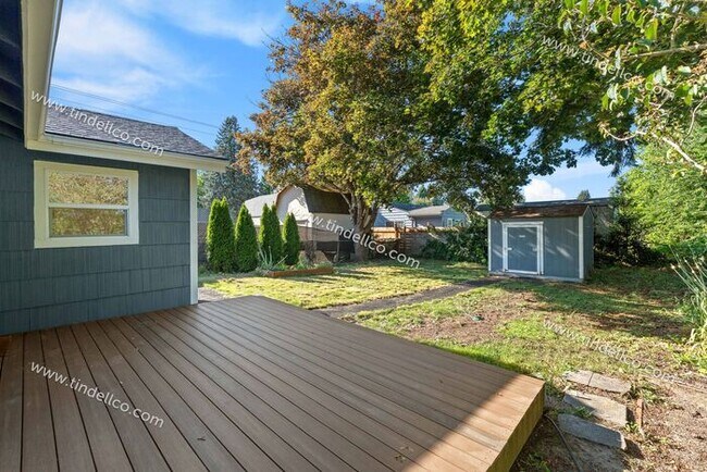 Building Photo - Charming 2-Bedroom Home with Fenced Yard in St. Johns - Pets Welcome!