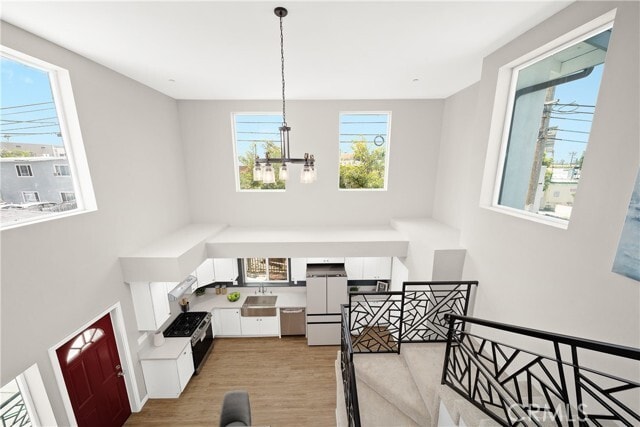Building Photo - 1372 Carmona Ave