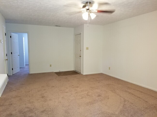 Building Photo - 2 Bedroom, 1 bath apartment