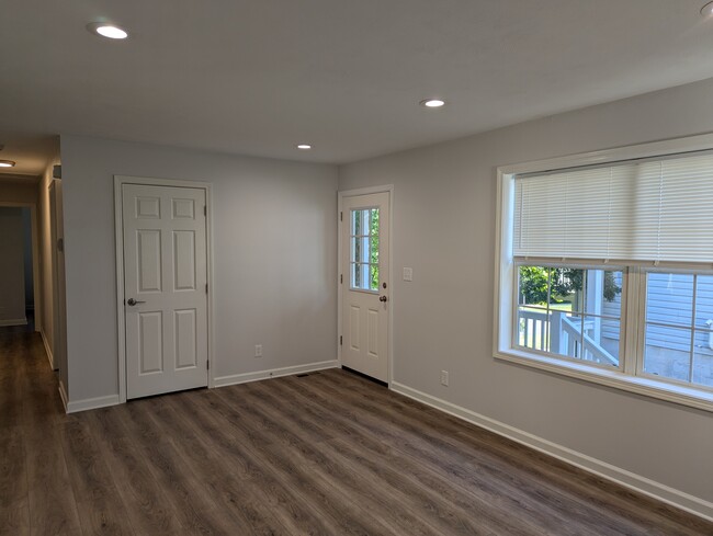 Building Photo - 612 Benjamin Ct