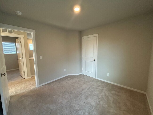 Building Photo - Beautiful 4 Bedroom Home with Attached Garage!