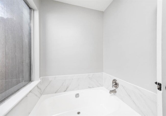Building Photo - 10626 Sandpiper Dr