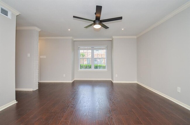 Building Photo - 1549 W Sam Houston Pkwy S