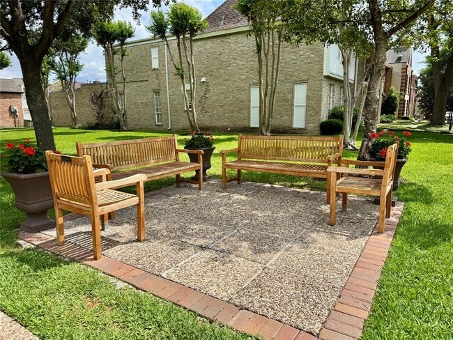 Building Photo - 7530 Del Monte Dr