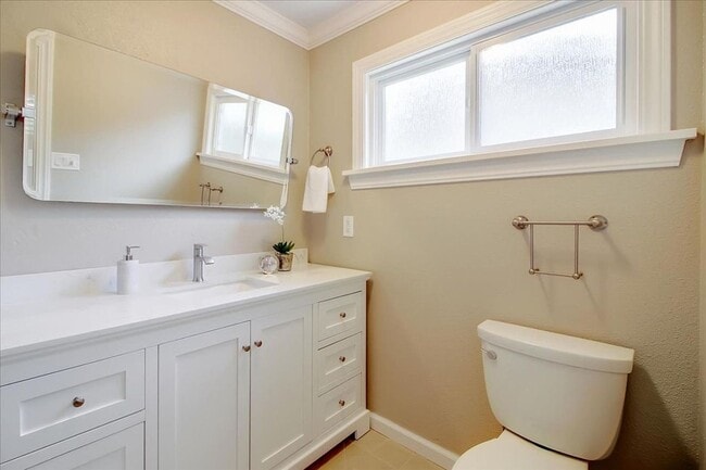 Building Photo - LOVELY 3 Bed/2 Bath Home in San Jose on a ...