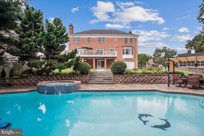 Building Photo - 9917 Kendale Rd