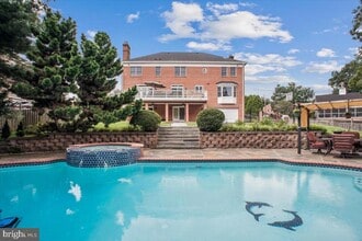 Building Photo - 9917 Kendale Rd