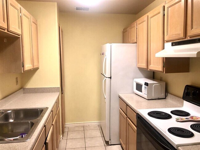 Building Photo - 9802 Cantera Ct