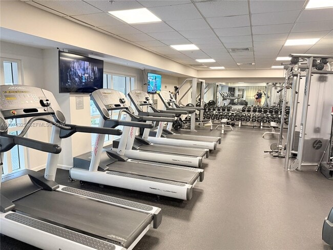 Building Photo - 511 SE 5 Ave