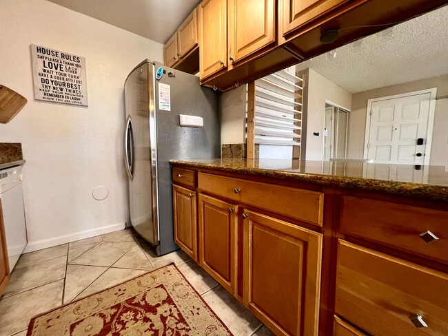 Building Photo - Furnished 2 Bedroom 2 Bathroom Condo with ...