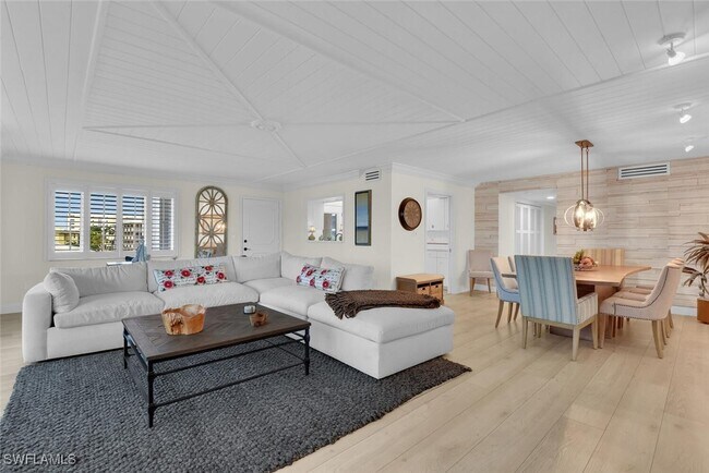 Building Photo - 222 Harbour Dr