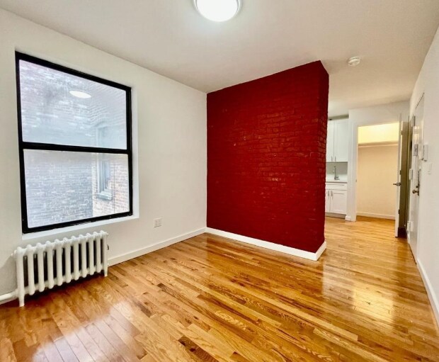 Primary Photo - 1400 York Ave