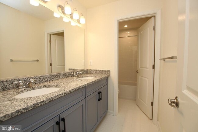 Building Photo - 390 Scranton Ln