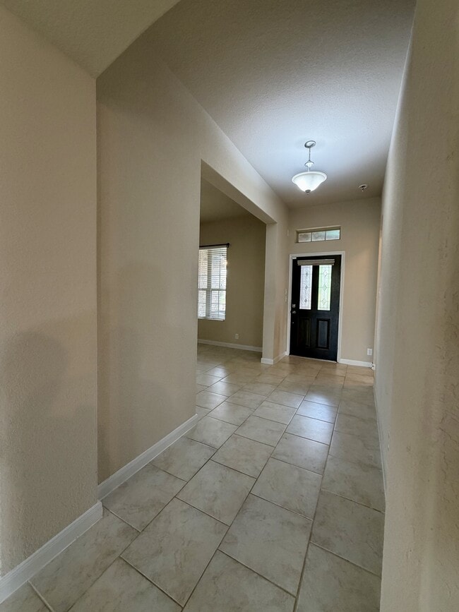 Building Photo - 646 Ridge Lawn Dr