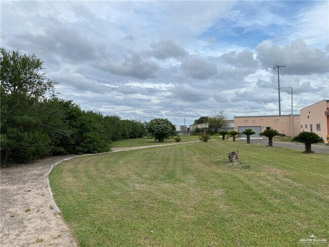 Building Photo - 2830 Allen Dr