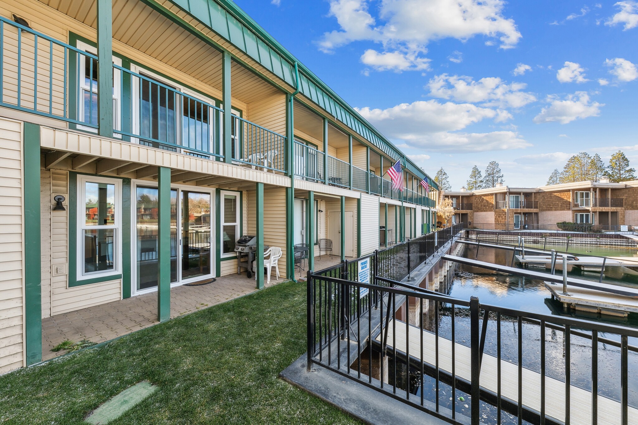 Building Photo - 439 Ala Wai Blvd