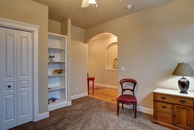 Building Photo - 5901 N Beaham Ave