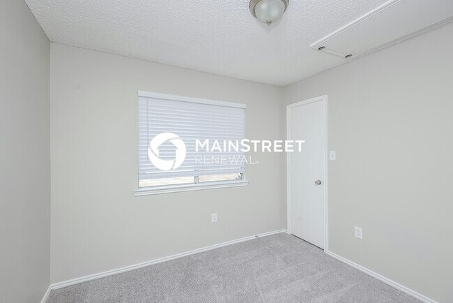 Building Photo - 4 Bedroom Pet-Friendly Home in Grand Prairie, TX with Main Street Renewal