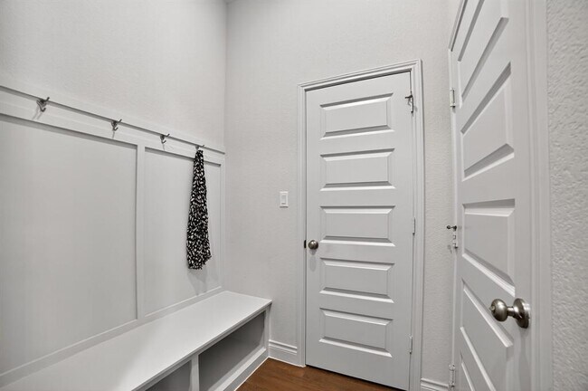 Building Photo - 1904 Woolsey Wy