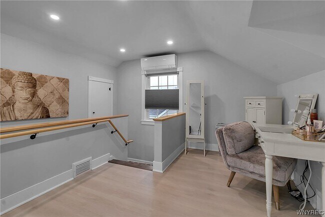 Building Photo - 169 Calvin Ct N