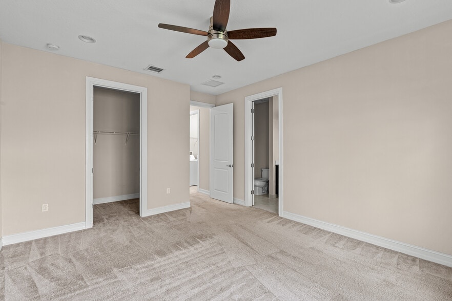 Master Room with Walk in Closet - 10103 Akenside Dr