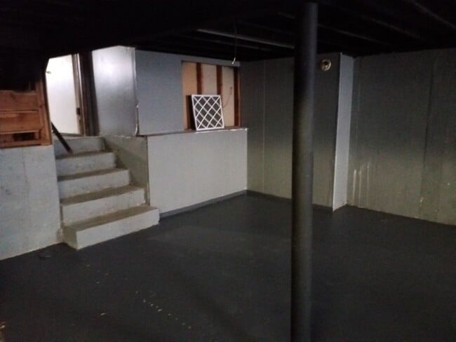Building Photo - AVAILABLE Soon!! Large Family SF Newly Ren...