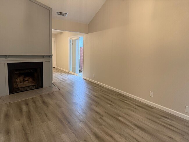 Building Photo - 5417 E Knoll Dr