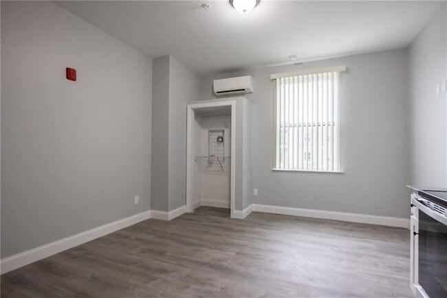 Building Photo - 6899 Post Rd