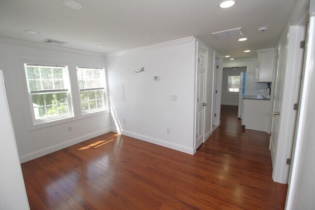 Building Photo - 96 Walnut Ln