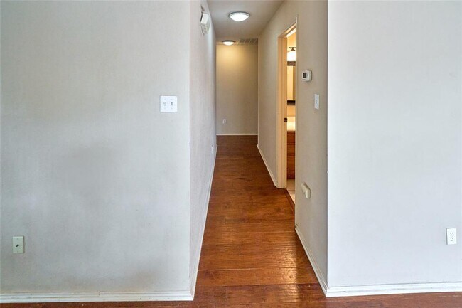 Building Photo - 2712 Settlement Dr