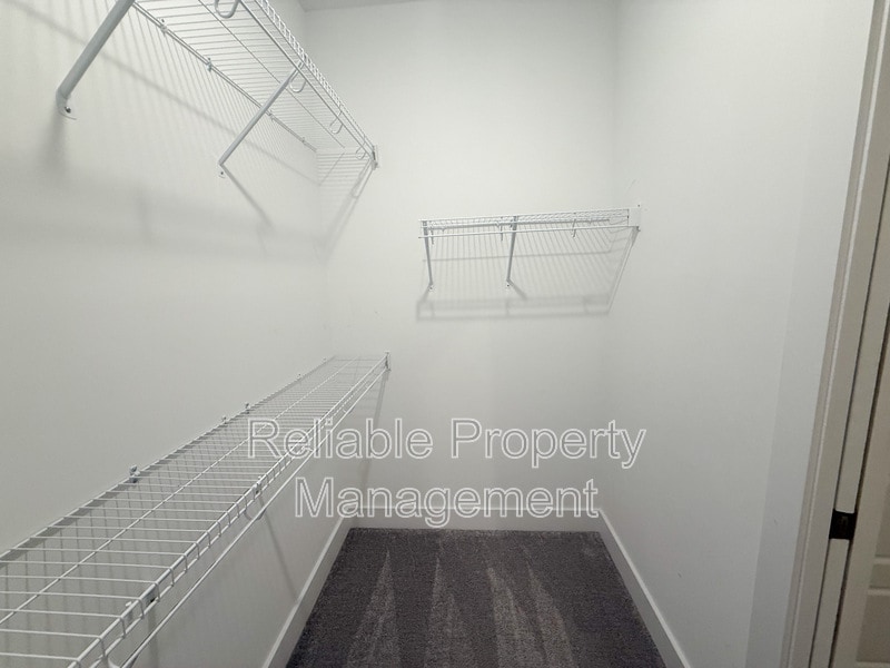 Building Photo - 14 S Laird Dr