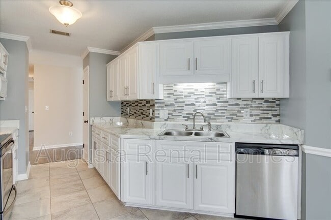 Building Photo - 141 Summerfield Cir