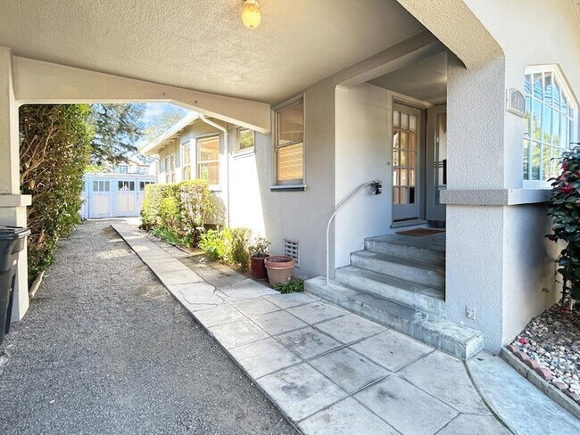 Building Photo - 811 Highland Ave