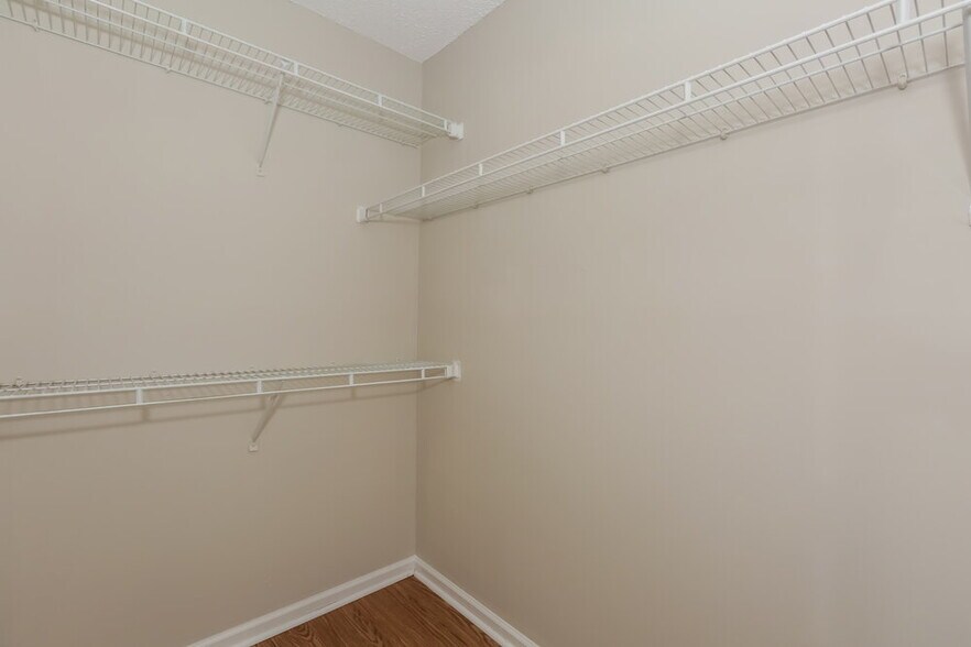 Building Photo - 2328 Torrington Ln