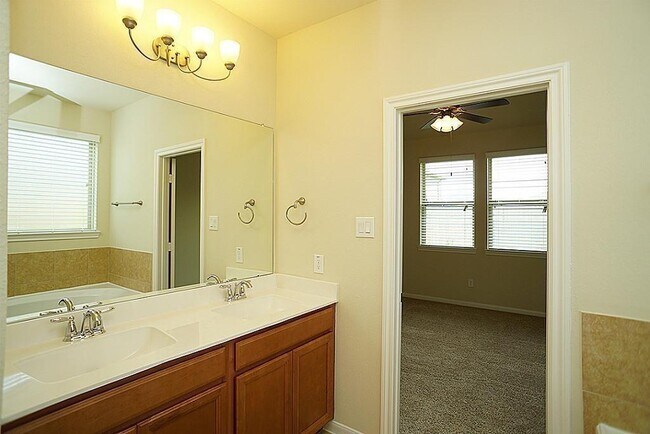 Building Photo - 17923 Alora Springs Trace