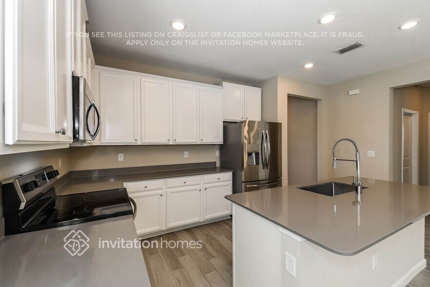 Building Photo - 9884 Lemon Grass Ln