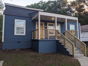 Building Photo - 2861 Forrest Hills Dr SW