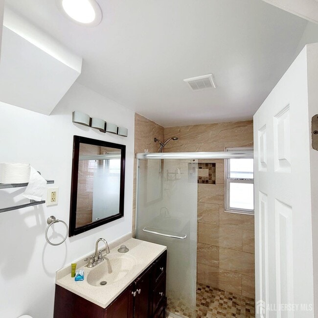 Building Photo - 216 Bloomfield Ave