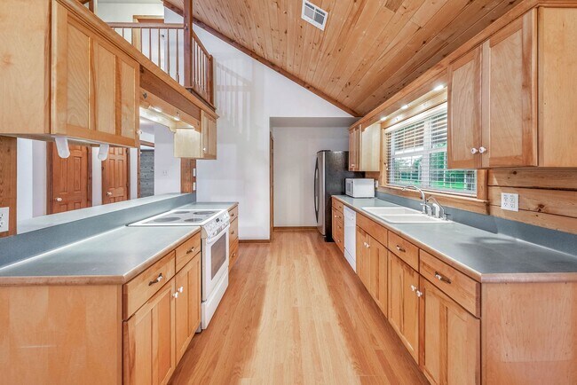 Building Photo - 10 acres with 3/2 cabin for rent in Navaso...