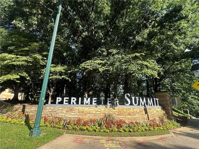 Building Photo - 10 Perimeter Summit Blvd